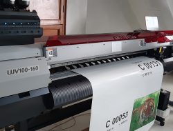 Dukung Single TID Priok, Aptrindo DKI Operasikan Mesin Cetak Stiker Nomor Pintu Trucking