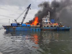 KM Bandar Lestari milik PT Tropic, Terbakar di Pelabuhan Sunda Kelapa