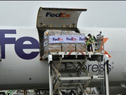 FedEx Peringati Pengiriman Vaksin COVID-19 Pertamanya