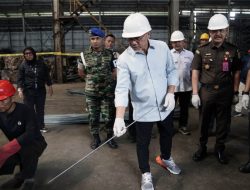 Zulhas, Pimpin Pemusnahan Ribuan Ton Baja Tulangan Beton Milik PT HHS 
