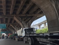 SKB Angleb Mulai Diberlakukan, Truk Kontainer Masih Beraktivitas Seperti Biasa di Priok